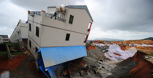 混凝土、民房傾斜