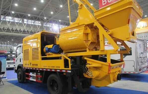  車(chē)載式攪拌拖泵